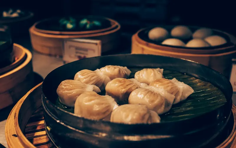 地方特色美食场景图
