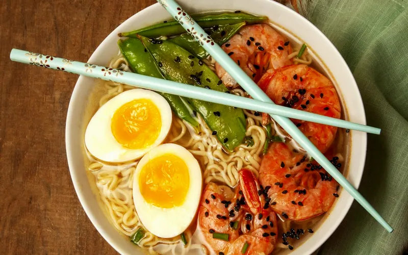 地方特色美食场景图