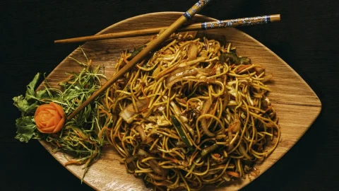 地方特色美食场景图