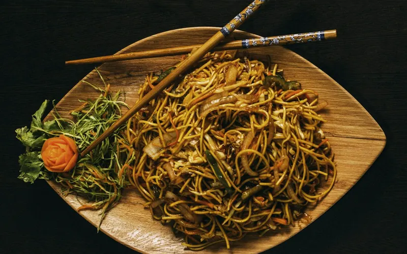 地方特色美食场景图