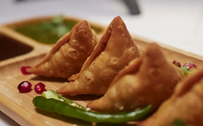 地方特色美食场景图